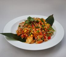 Жареный рис с овощами и яйцом