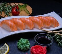 Сет из суши с лососем