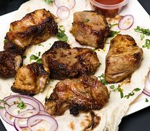 Шашлык на мангале из cвинoй шейки