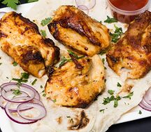 Шашлык на мангале из куриной грудки и бедрышек