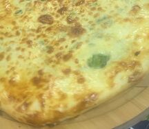 Пирог с сыром, шпинатом и зеленью