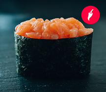 Гункан с лососем