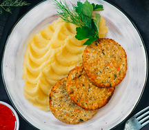 Котлетки из лосося с пюре