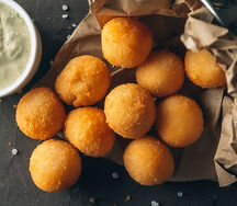 Сырные шарики с чесноком