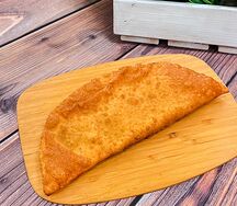 Чебурек с сыром и помидором