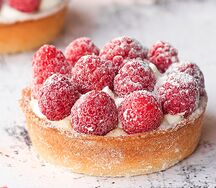 Тарталетка с малиной