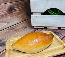 Пирожок лук и яйцо