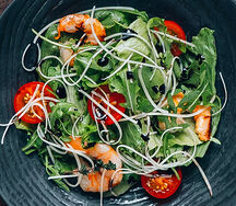 Салат с рукколой и креветками