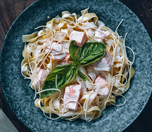 Феттуччине с лососем