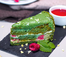 Торт фисташковый с малиной