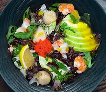 Салат с гребешками и креветками