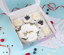 Бенто-торт и капкейки 8 марта с голубикой