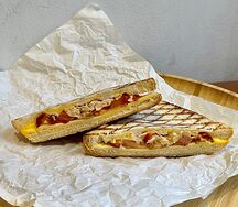 Сырный сэндвич с курицей острый