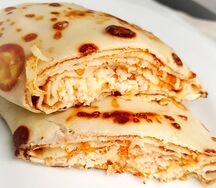 Блин с куриной грудкой и сыром