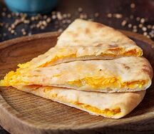 Хачапури с тыквой и сыром сулугуни