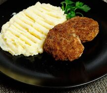 Картофельное пюре с домашней котлетой