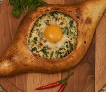 Хачапури по-аджарски со шпинатом