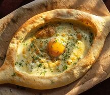 Хачапури по-аджарски с зеленью