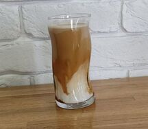 Айс латте с карамелью