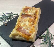 Пиццетта с ветчиной и грибами