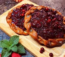 Шаньга ржаная с брусникой