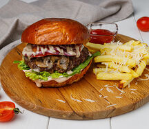 Бургер с грибами и трюфельный соусом