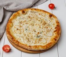 Пицца с горгонзолой и грушей