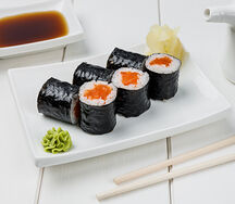 Ролл с лососем