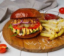 Чизбургер с картофелем фри