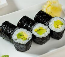 Ролл с авокадо