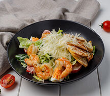 Салат Цезарь с креветками