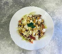 Цезарь с куриными палочками