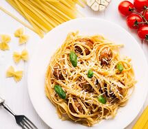 Спагетти с курицей и сельдереем
