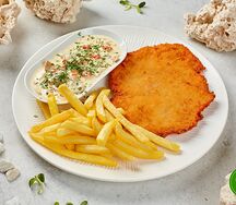 Хрустящий куриный шницель с грибным соусом