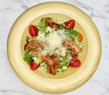 Салат Цезарь с курицей