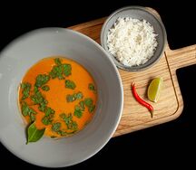 Том ям с креветками и кальмарами