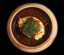 Щёчки телёнка с картофельным пюре