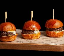 Мини-бургеры с мраморной говядиной