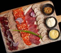 Ассорти из мясных деликатесов
