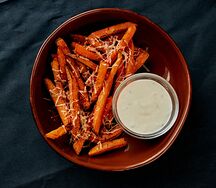 Батат фри с соусом блю-чиз