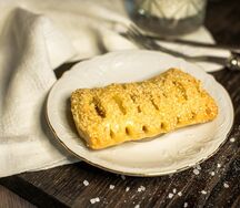 Рулет куриный с кунжутом