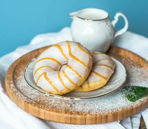 Донат с карамелью