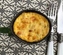 Киш с лососем, брокколи и томатами