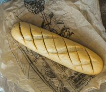 Багет с чесночной начинкой