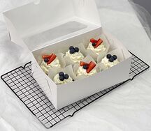 Капкейки с голубикой и клубникой