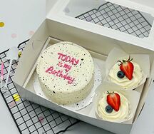 Бенто торт и капкейки для девушки Birthday