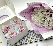 Комбо Букет хризантем и капкейки-единороги на день рождения ребенку, девушке