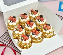 Мини-медовики с начинками и свежими ягодами набор M