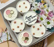 Бенто-торт Маме на день рождения и букет цветов