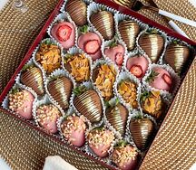 Клубника в белом и молочном шоколаде №36